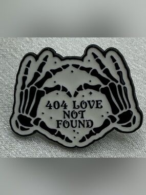 ENAMEL LAPEL PIN SKELETON HANDS 404 LOVE NOT FOUND